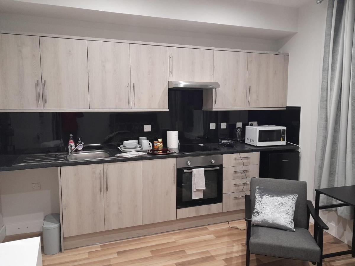 Mia Residence - Entire Studio Apartment - City View - London - Next To Ealing Broadway Station Exteriör bild