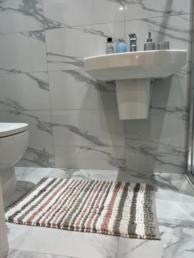 Mia Residence - Entire Studio Apartment - City View - London - Next To Ealing Broadway Station Exteriör bild