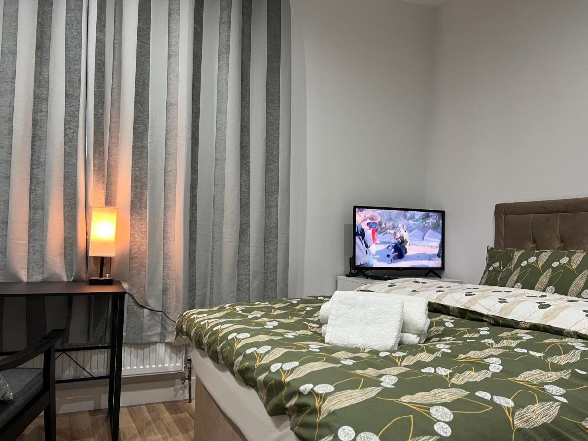 Mia Residence - Entire Studio Apartment - City View - London - Next To Ealing Broadway Station Exteriör bild