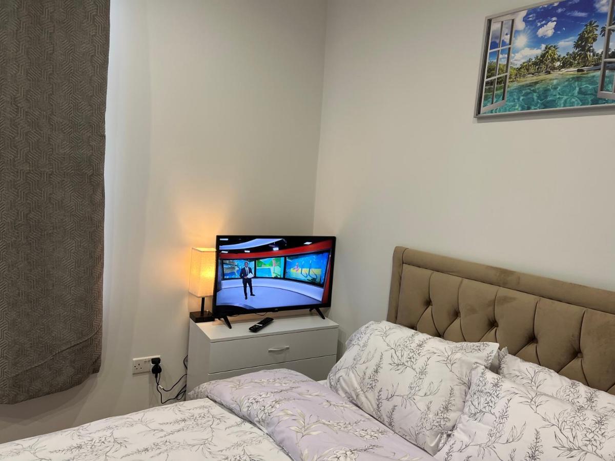 Mia Residence - Entire Studio Apartment - City View - London - Next To Ealing Broadway Station Exteriör bild