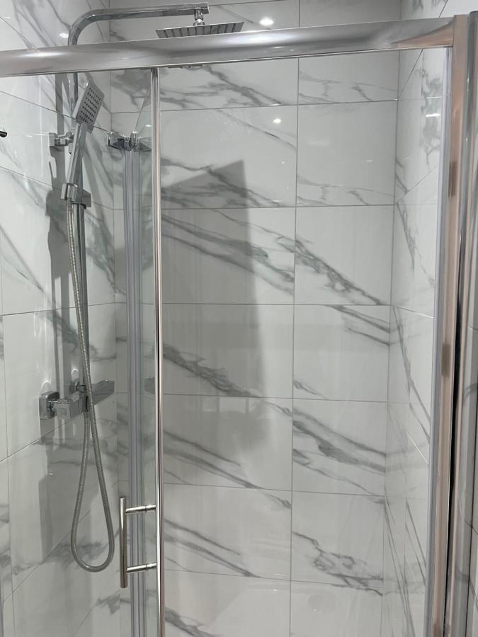 Mia Residence - Entire Studio Apartment - City View - London - Next To Ealing Broadway Station Exteriör bild