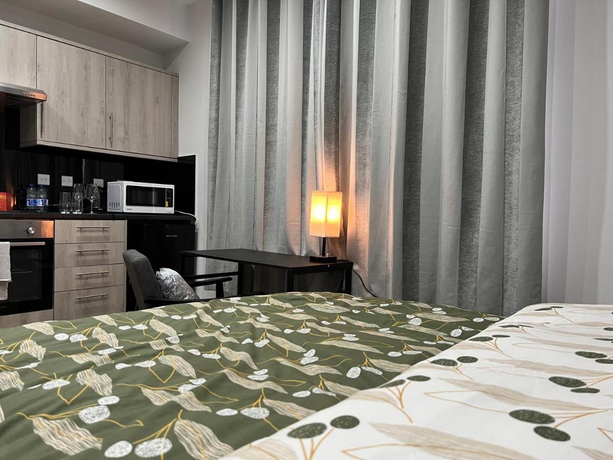 Mia Residence - Entire Studio Apartment - City View - London - Next To Ealing Broadway Station Exteriör bild