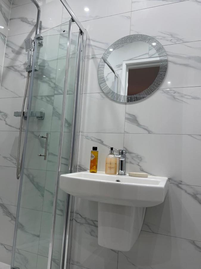 Mia Residence - Entire Studio Apartment - City View - London - Next To Ealing Broadway Station Exteriör bild