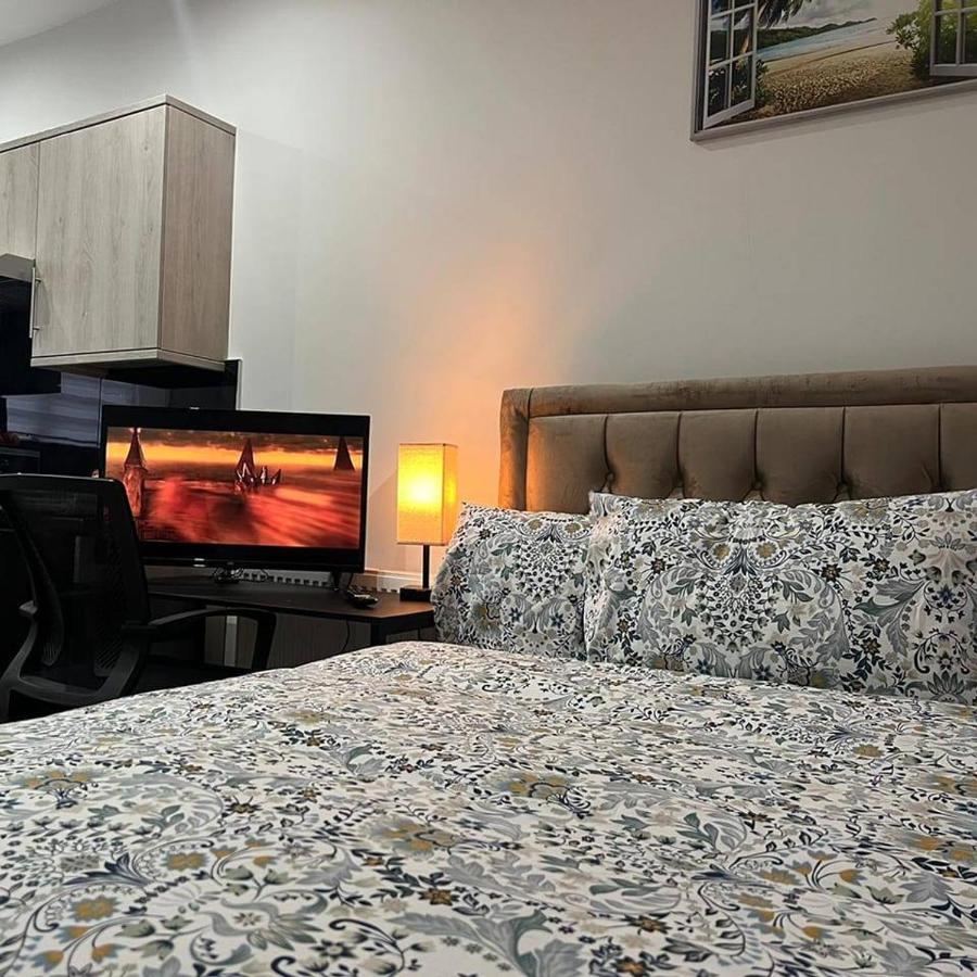 Mia Residence - Entire Studio Apartment - City View - London - Next To Ealing Broadway Station Exteriör bild