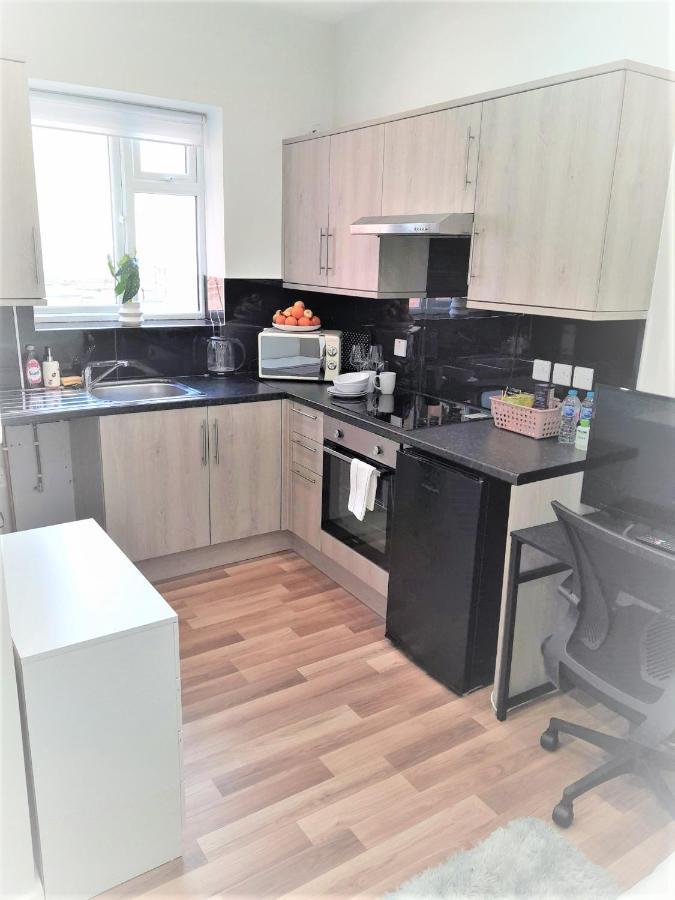 Mia Residence - Entire Studio Apartment - City View - London - Next To Ealing Broadway Station Exteriör bild