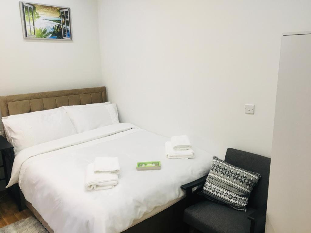 Mia Residence - Entire Studio Apartment - City View - London - Next To Ealing Broadway Station Exteriör bild