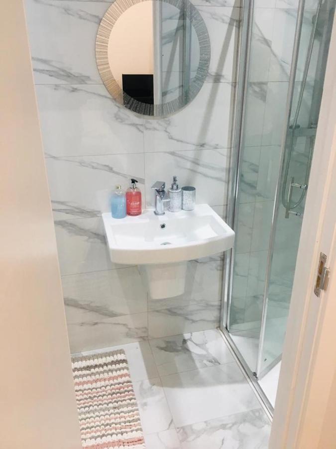 Mia Residence - Entire Studio Apartment - City View - London - Next To Ealing Broadway Station Exteriör bild
