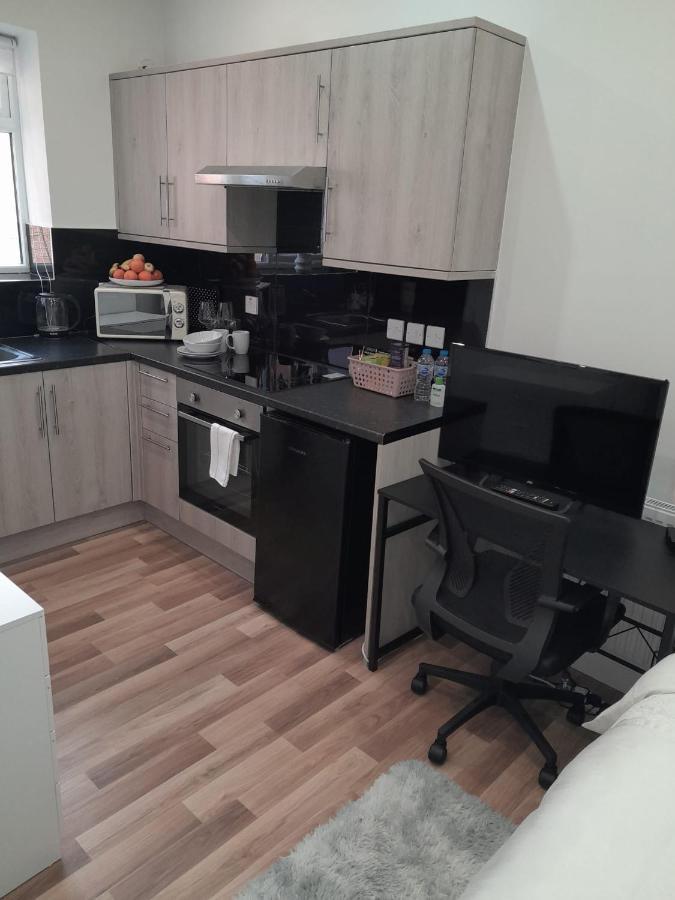 Mia Residence - Entire Studio Apartment - City View - London - Next To Ealing Broadway Station Exteriör bild
