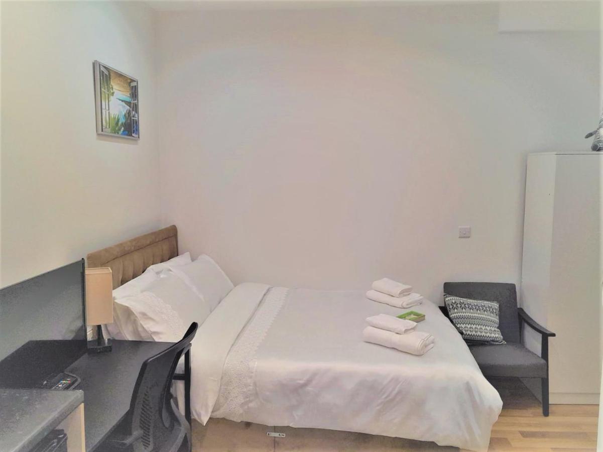 Mia Residence - Entire Studio Apartment - City View - London - Next To Ealing Broadway Station Exteriör bild